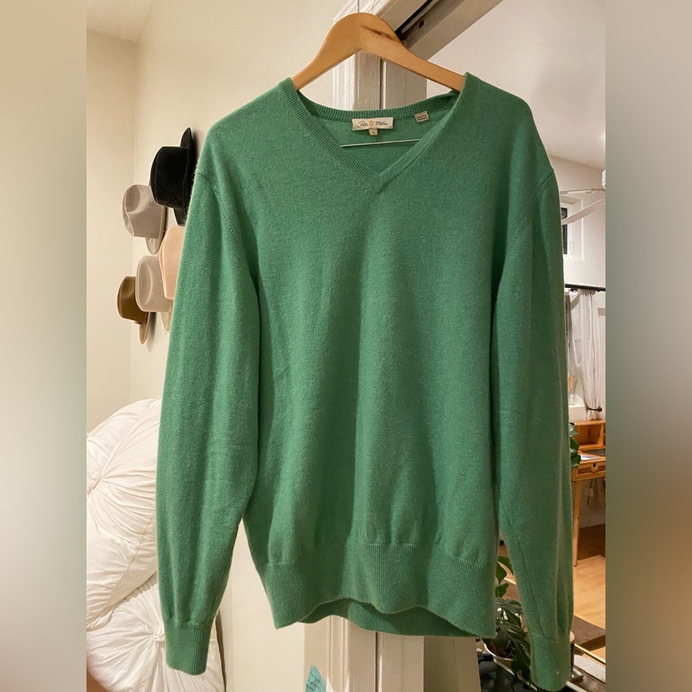 Peter Millar Men’s V-Neck  100% Pure Cashmere Sweater, Men’s Size Large